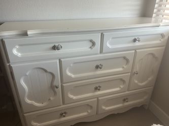 Girls white dresser Set