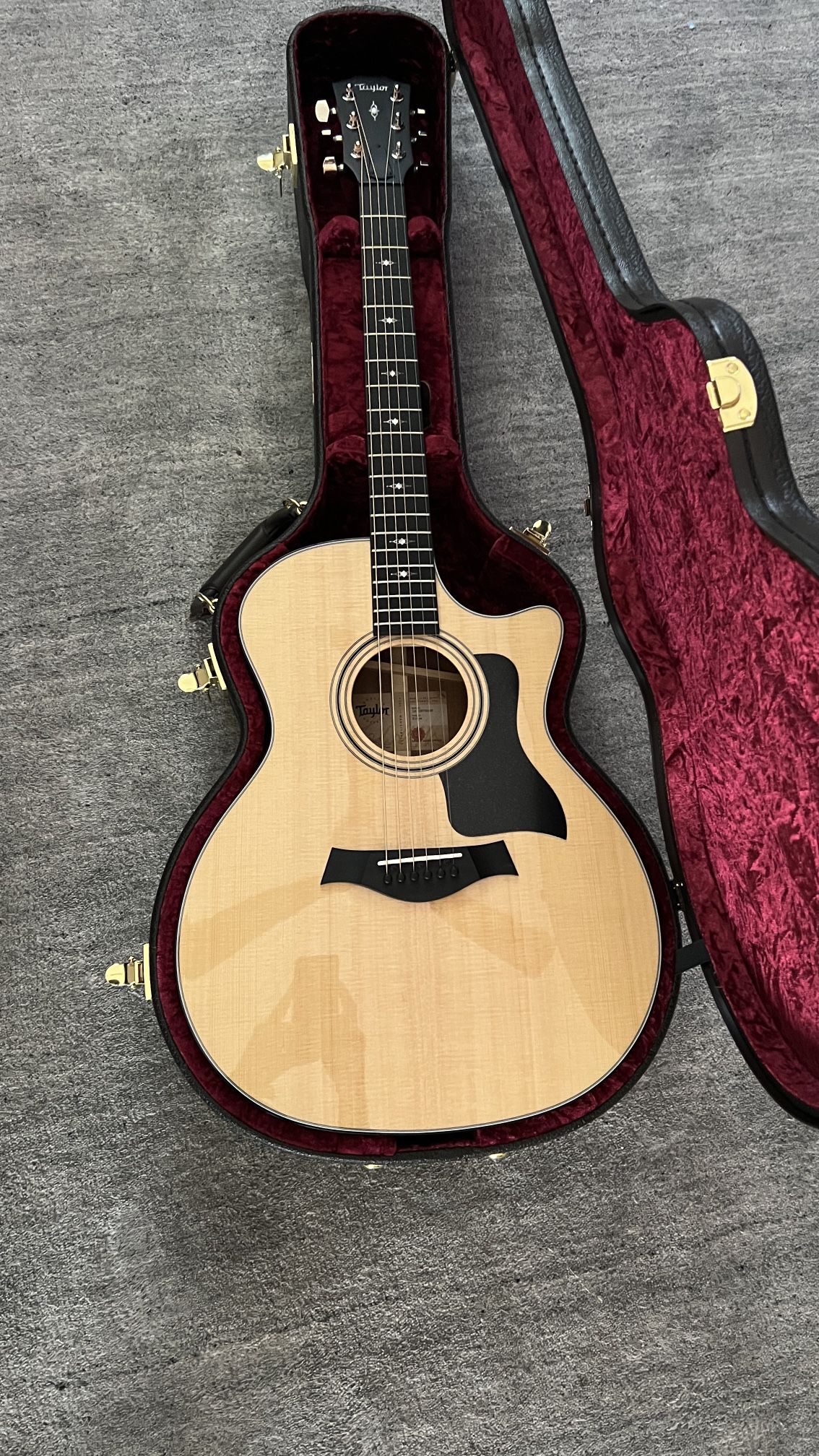 TAYLOR ACOUSTIC GUITAR 314CE BRAND NEW WITH CASE