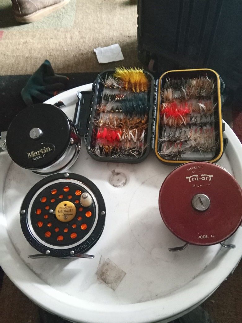 Fishing Reels, And Flybox With Flies. Vintage Flyreels. $200 Obo