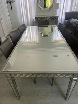 Gallery Dining Table