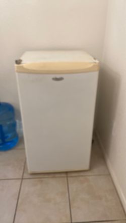 Mini refrigerator