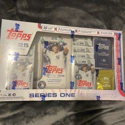 2025 Topps Series 1 Superbox
