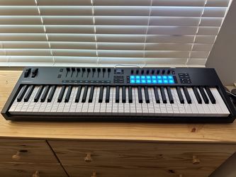 Novation Launchkey 61 MK4 Keyboard DAW Controller