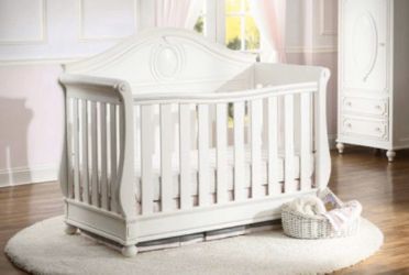 Baby convertible crib