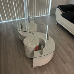 WHITE spiral coffee table W/ White Stools 🤍🤍 FAST DELIVERY!!!