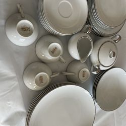 Used dining set in very good condition, almost new. More than 30 pieces for four people