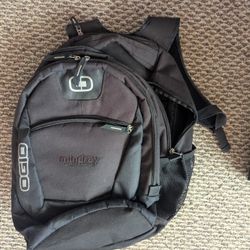 Ogio 30-35L Backpack School Bag Pack Day Hiking Camping Back Gym Sports Cycling Books REI Marmot Jansport Eagle Creek Oakley Burton Rip Curl Wetsuit 