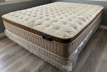King organic cloud edition Europillow top 12inch mattress and Boxspring