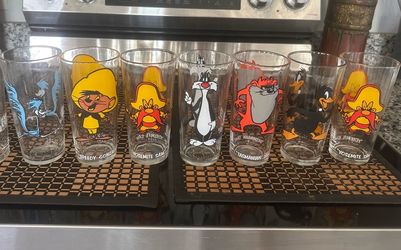 1973 Pepsi Looney Tunes Glasses Set of 7 Warner Bros Road Runner Taz Speedy Sam