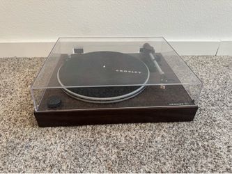 Crosley C8 Belt-Drive Turntable - Walnut Finish (Excellent Condition)