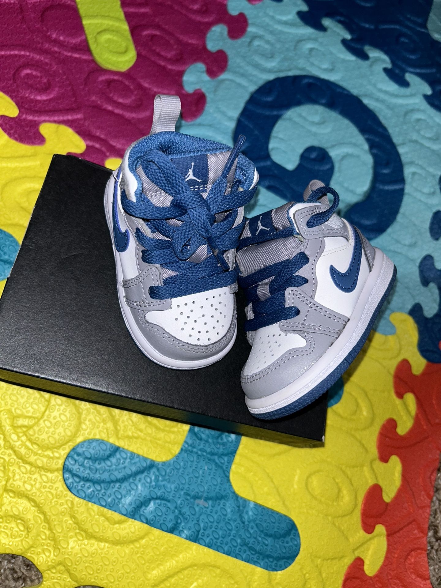 Jordan 1 Mid 