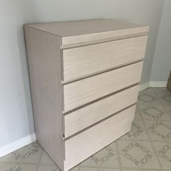 **VERTICAL DRESSER**