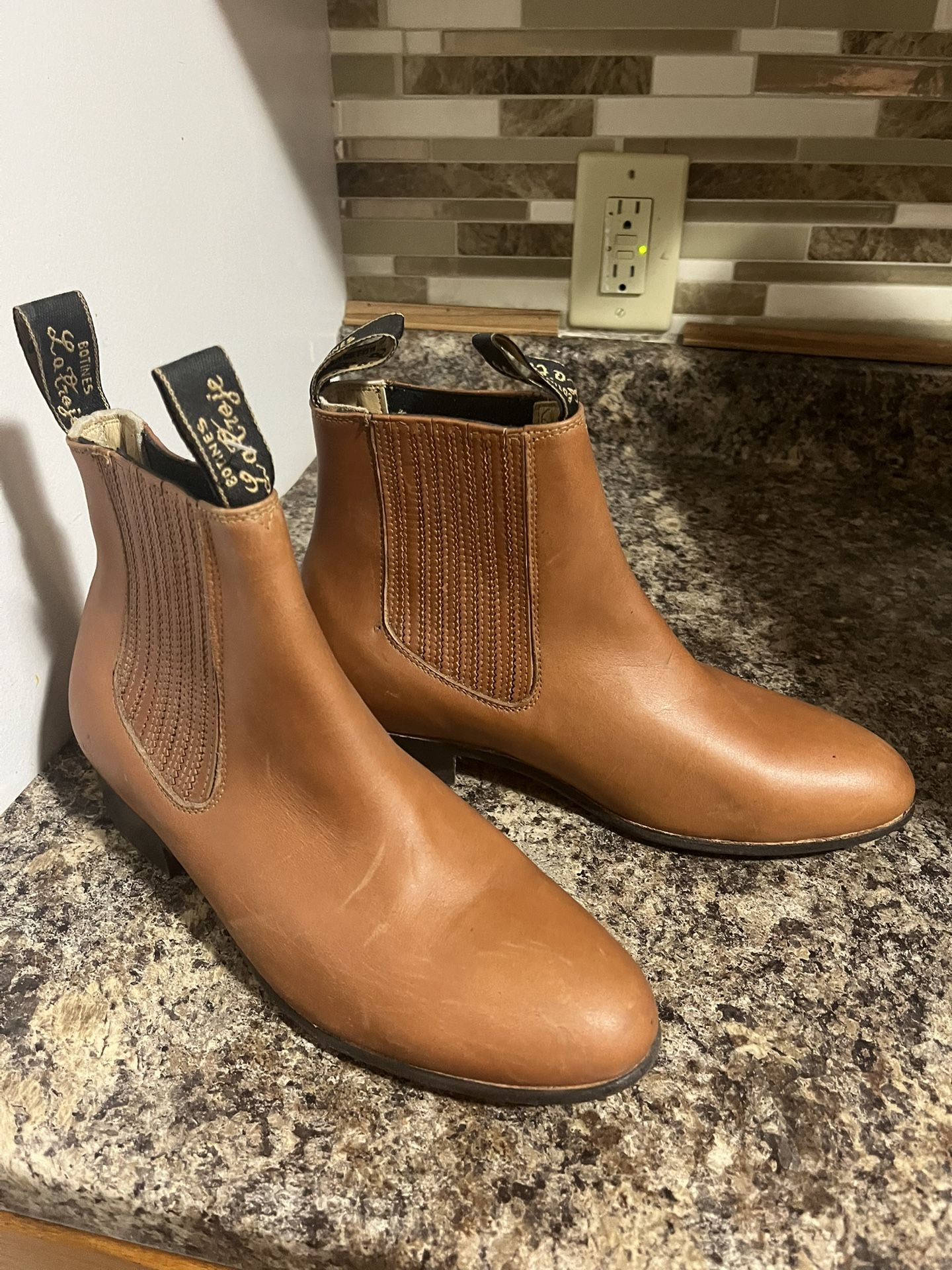 Size 6 Men’s Leather Western Boots