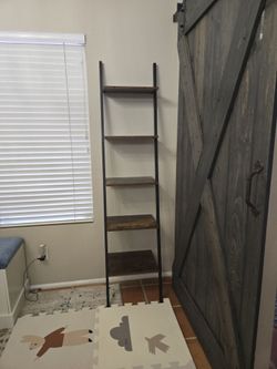 Beautiful Ladder Shelf! 17.3" wide!