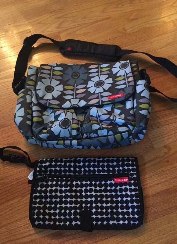 Skip hop diaper bag and changing mat