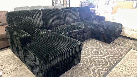 New Sectional Sleeper Sofa Couch! USB and Storage! Free Delivery 🚚!