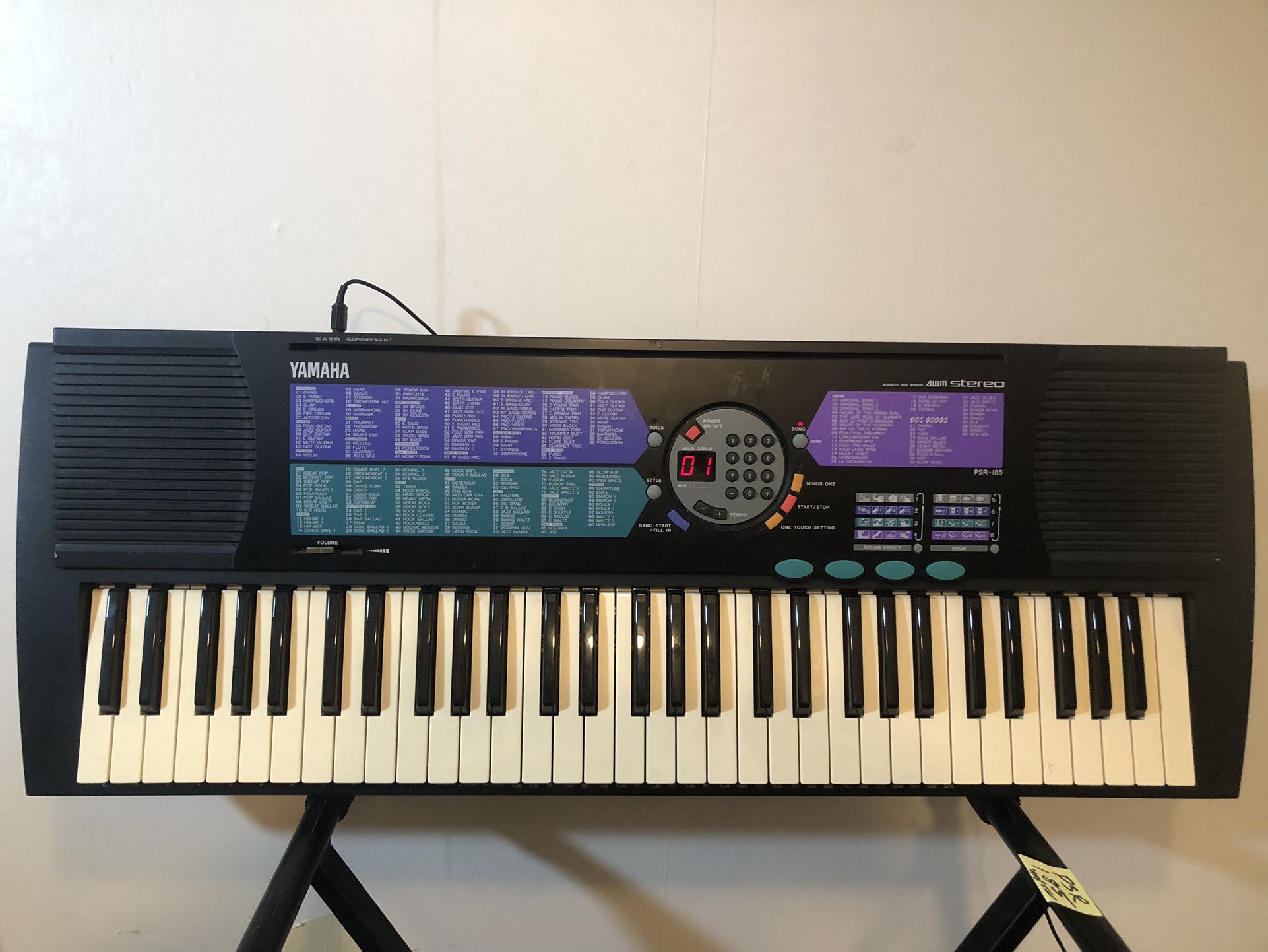 YAMAHA KEYBOARD 61 KEYS LIKE NEW