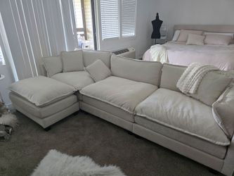 Bello sofa 3 plazas con taburete
