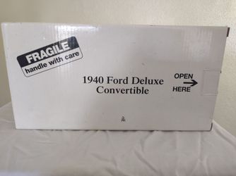 Danbury Mint 1:24 scale die-cast model of a 1940 Ford Deluxe Convertible.