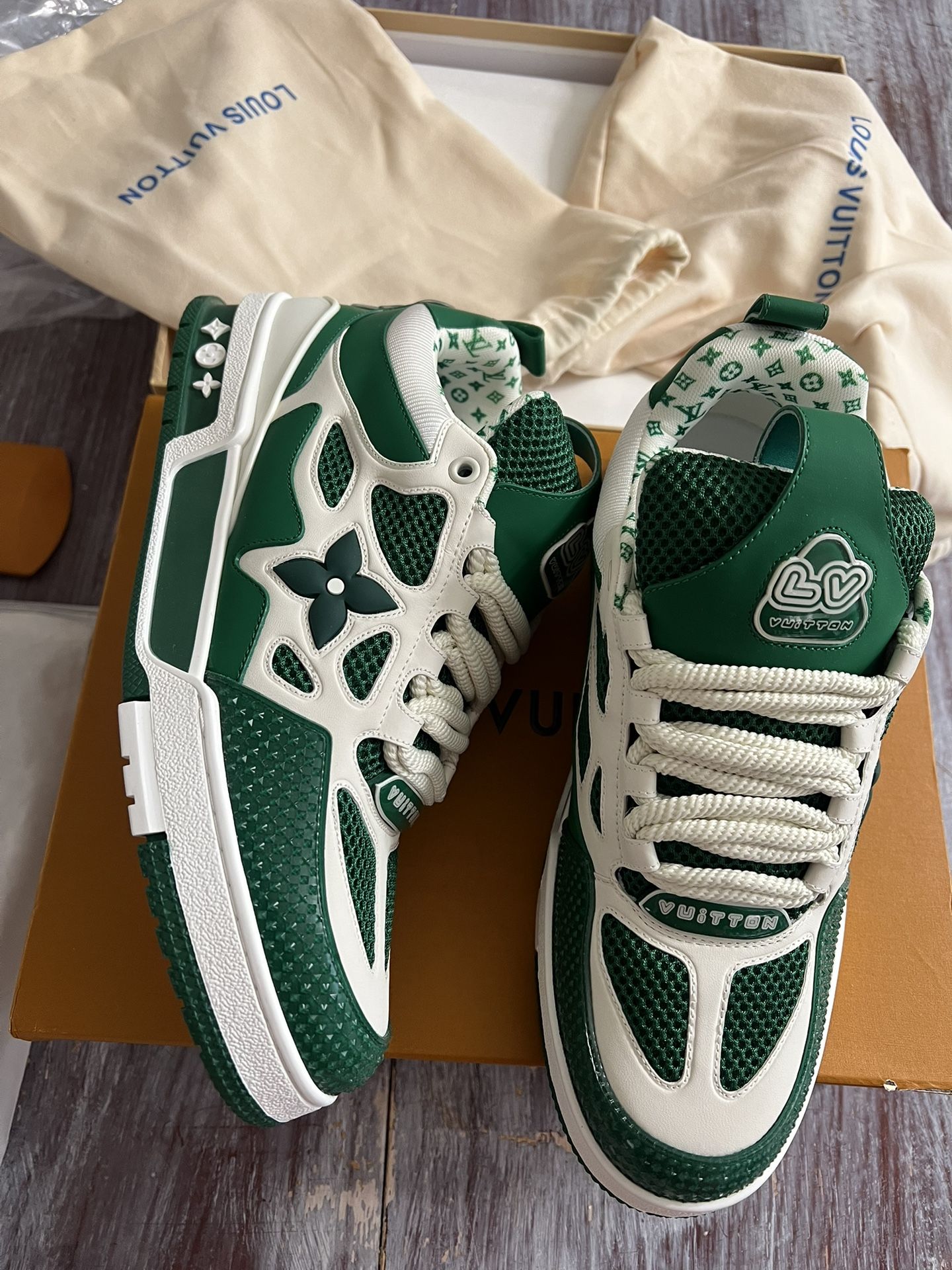 Men’s Sneakers Sz Fits 8.5 To 9, Tshirt Sz Large