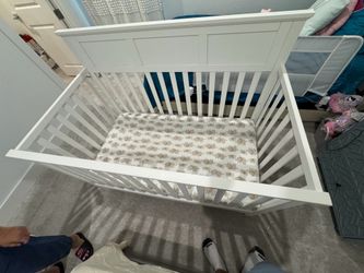 Crib + mattress for sale - barely used, like new