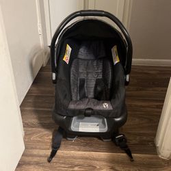 Babytrend Car Seat In EXCELLENT condition 