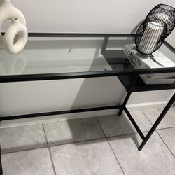 Mirror And Glass Table With Decors 