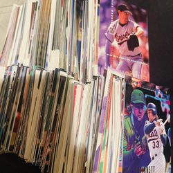 lot of 150 baseball cards 