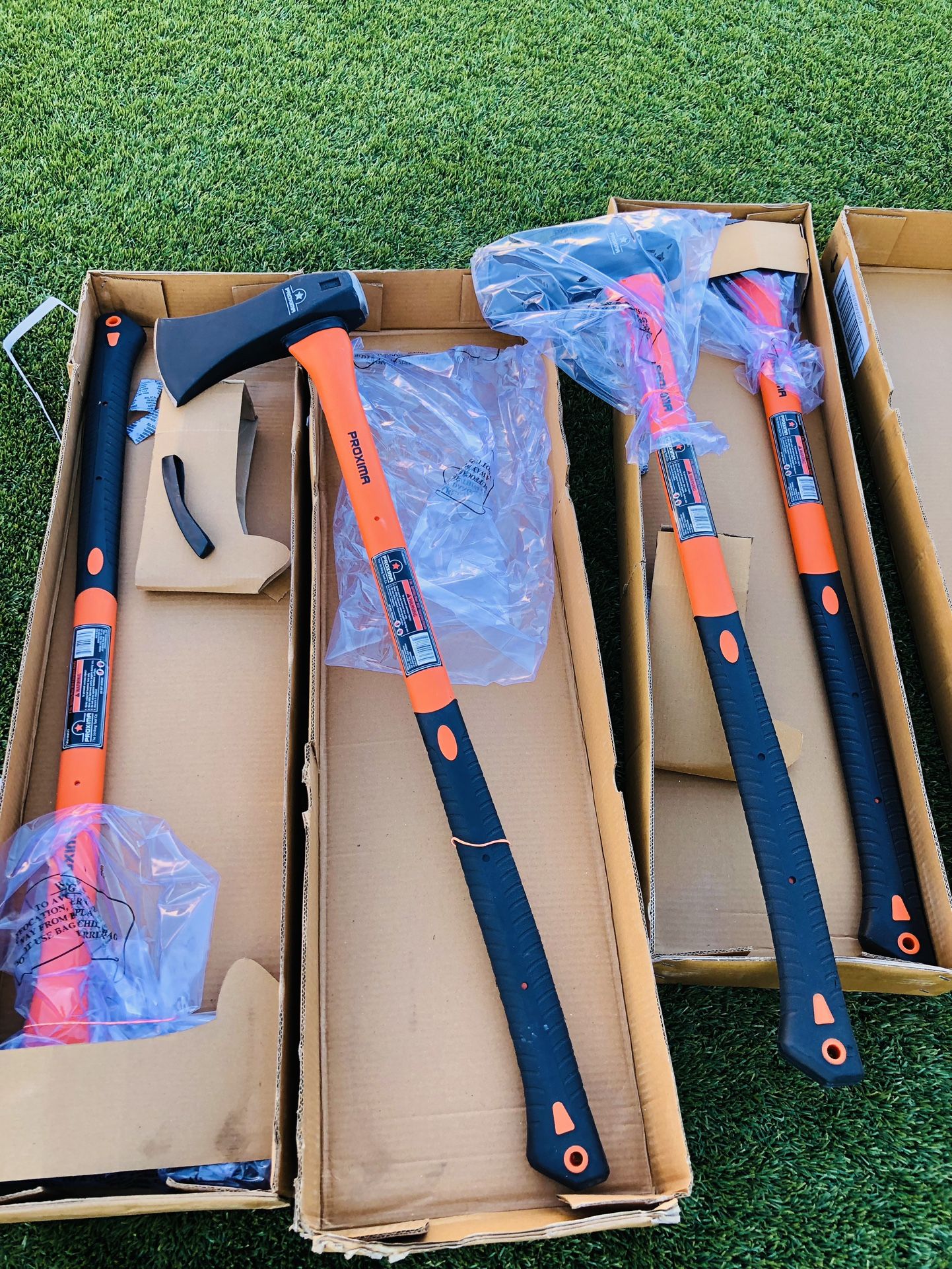 BRAND NEW !! PROXIMA https://offerup.com/redirect/?o=OC5MQg== LOG SPLITTING MAUL AXES !! WITH A 36” HEAVY DUTY FIBERGLASS HANDLE AND A 4.6” CARBON STE
