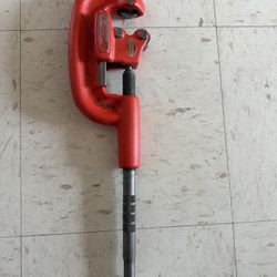 Ridgid No 2A/202 Heavy-Duty Screw-Feed Pipe Cutter  Capacity: 1/8"-2"