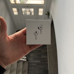 Apple Airpods 4th Generation With Active Noise Cancellation 