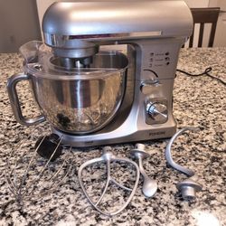 Stand Mixer – Excellent Condition, Barely Used