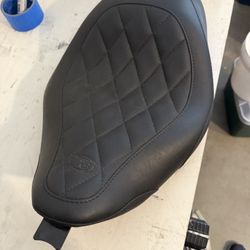 Mustang Motorcycle Seat - Harley Davidson 