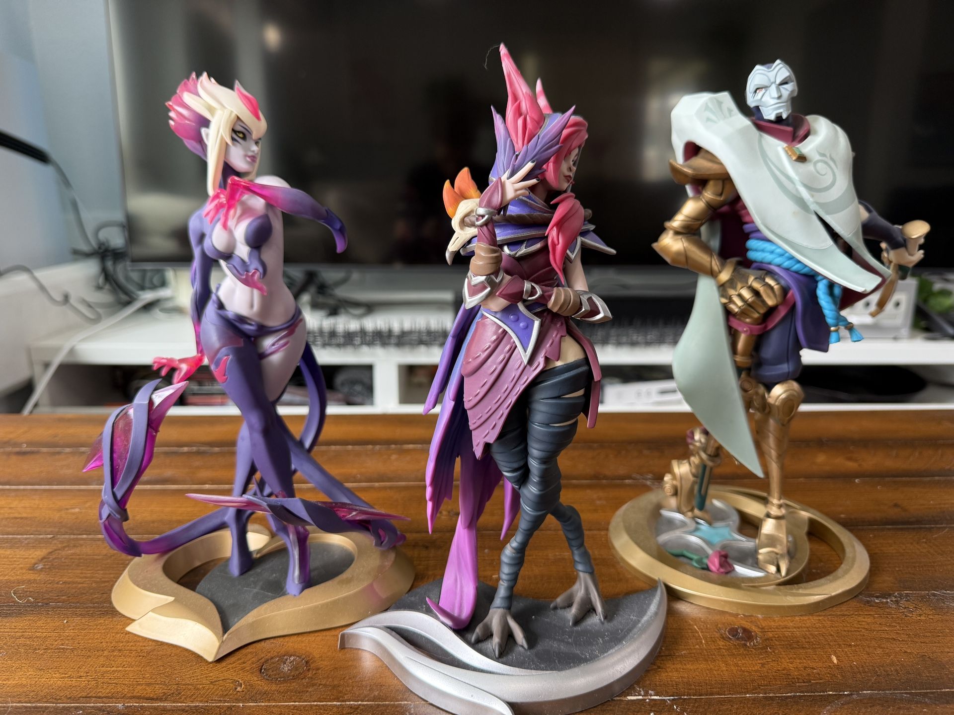 League Of Legends Unlocked Statues