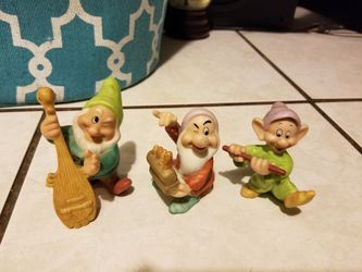 3 snow white dwarfs