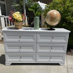 White  Dresser Chest of Drawers Furniture Excellent Condition 