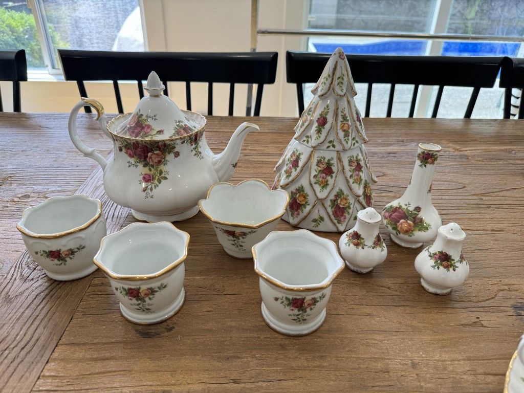 Royal Albert Old Country Rose China 51 pcs Set
