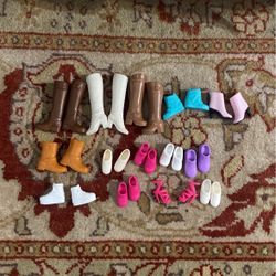 14 pairs of original Barbie doll shoes, some old from the 80s