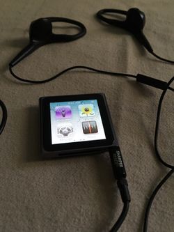 6th Gen. iPod nano 8g w/ sharper image headphones