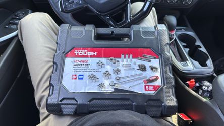 Hyper tough 107 piece socket set
