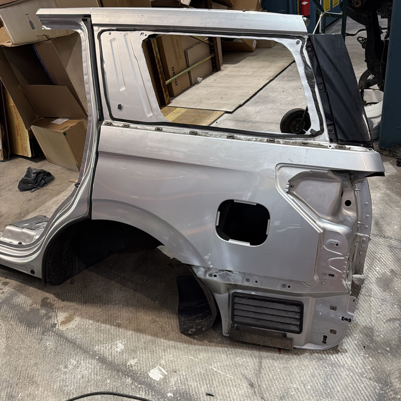 2018-2021 LINCOLN NAVIGATOR LEFT DRIVER REAR QUARTER PANEL BODY FRAME CUT
