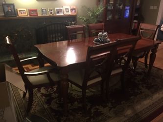 Dining table with 6 dining chairs