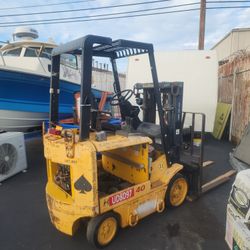 Forklift 4000lbs Capacity For Repair Or Parts.