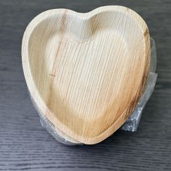 Disposable Palm Leaf Heart Plates (24 ct)
