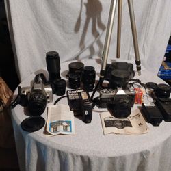 Canon & Minolta Vintage 35mm Camera's With Lenses And Accessories 