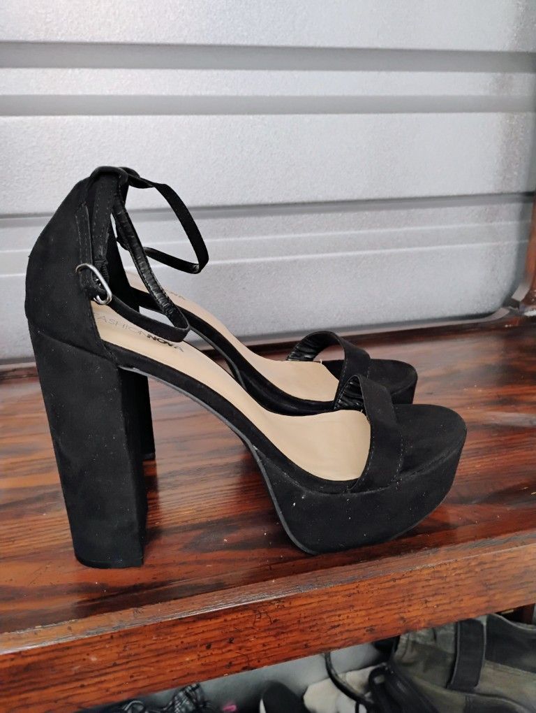 "FASHION NOVA" HEELS