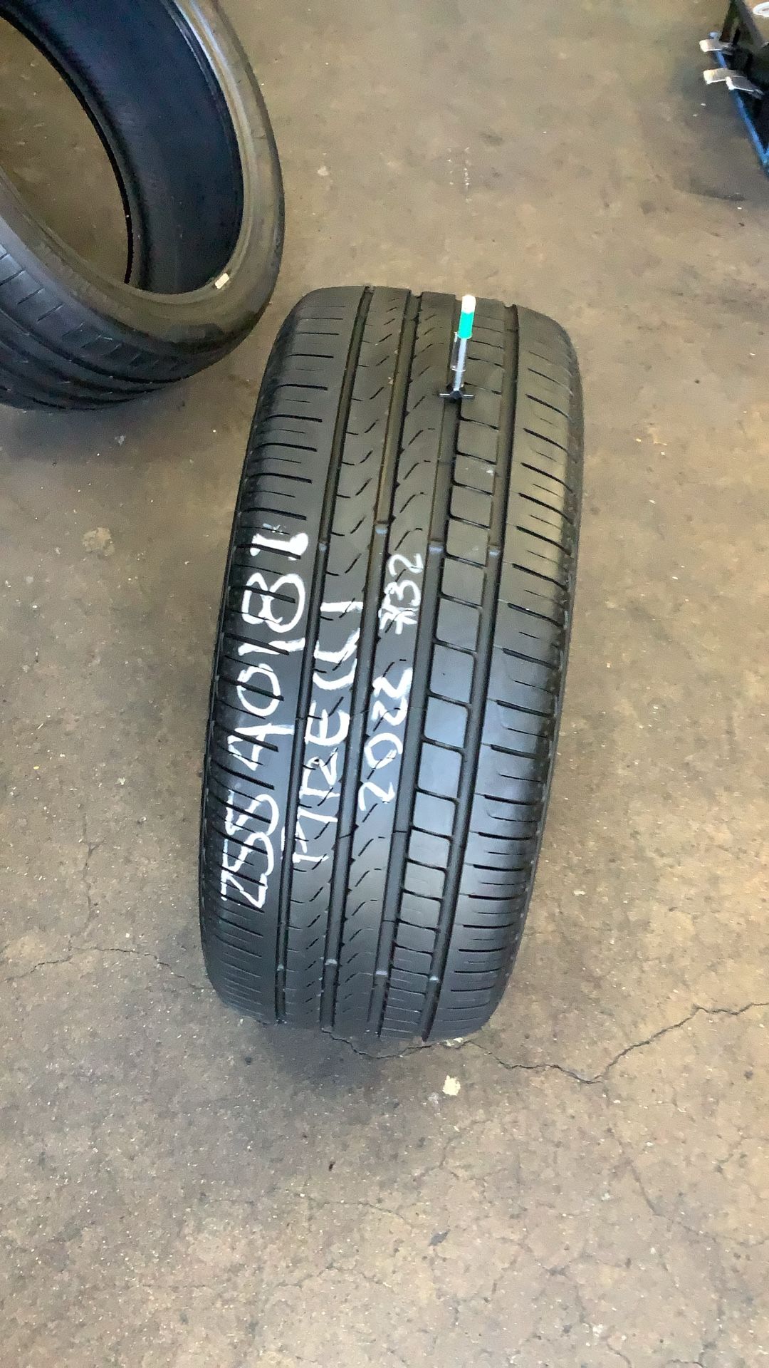 255/40/18