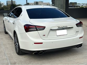 MASERATI Ghibli S AWD Q4 - IMMACULATE - VERY LOW MILES - NOT a CORVETTE / CAMARO / MUSTANG / TOYOTA / HONDA / LEXUS / FORD / CHEVY / GMC / DODGE RAM