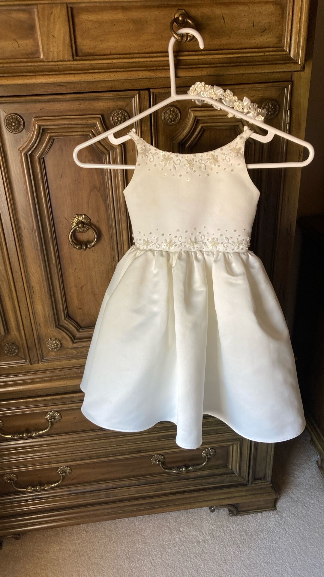 Satin Flower Girls Dress In Size 3