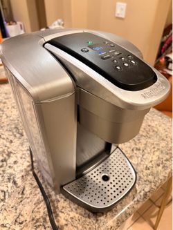Keurig Coffee Maker K-Cup Brewer - Clean & Fully Functional